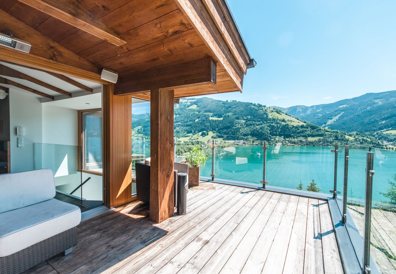 Hideaway holiday home in Zell am See with a fantastic view of Lake Zell | Chalet Max Panorama by we rent
