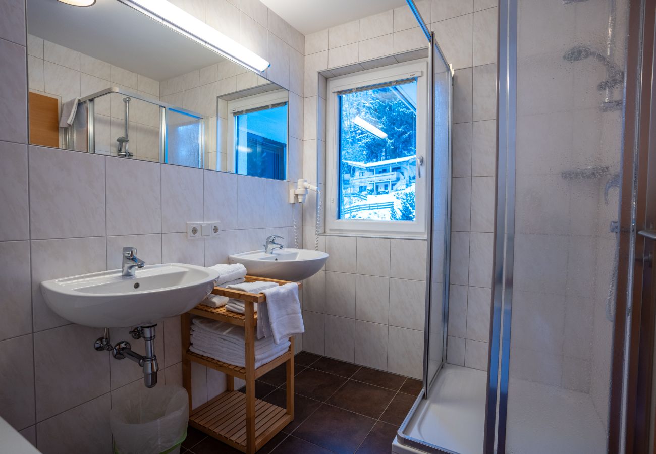 Bathroom in Appartements MaLo by we rent in Viehhofen