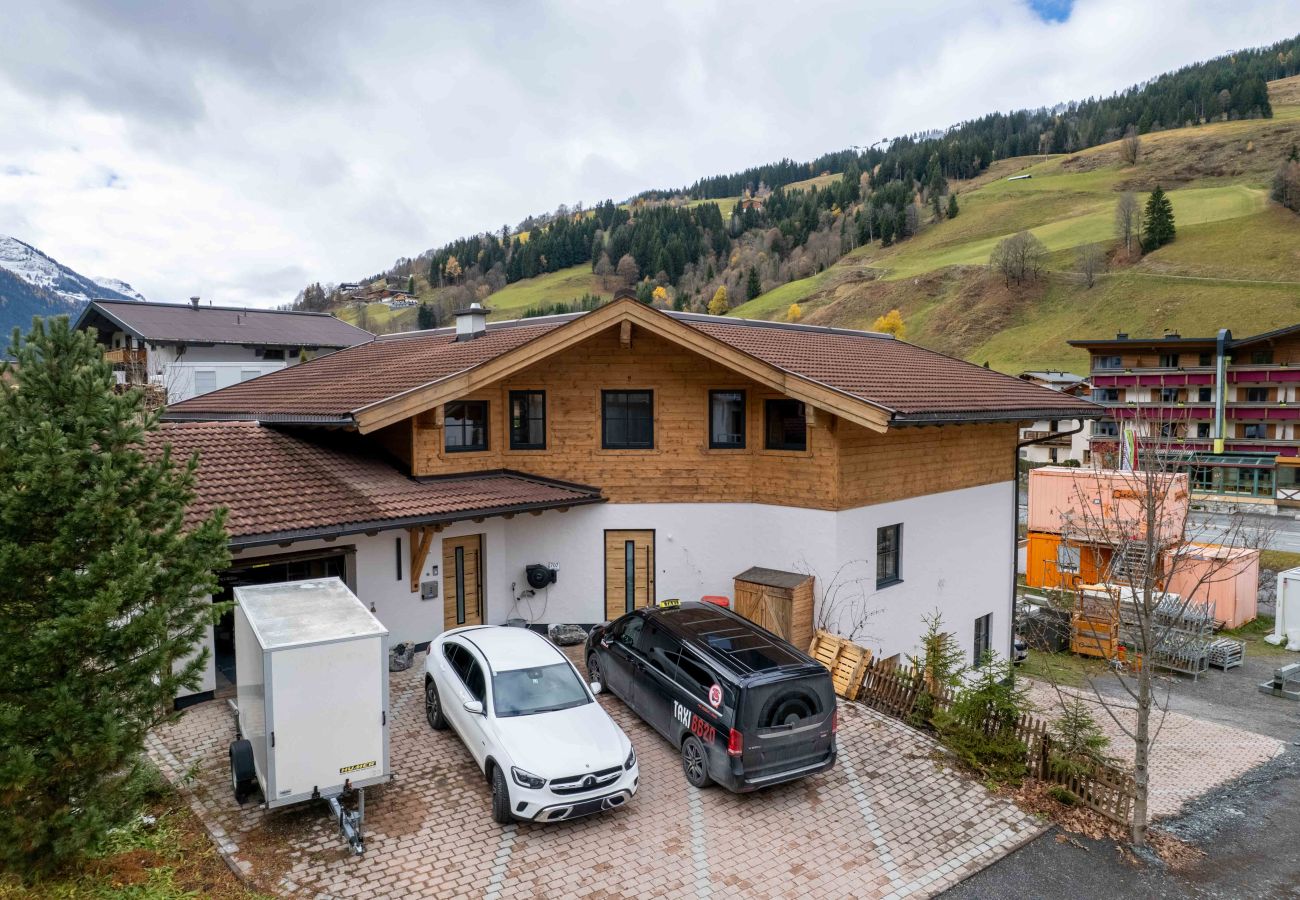 Apartment in Saalbach - Alpenglück Apartments - 1