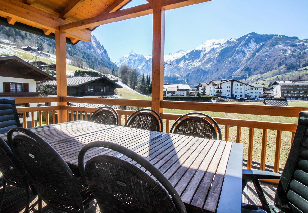 Apartment with a great view to the Kitzsteinhorn glacier in Kaprun | Tauern Relax by we rent