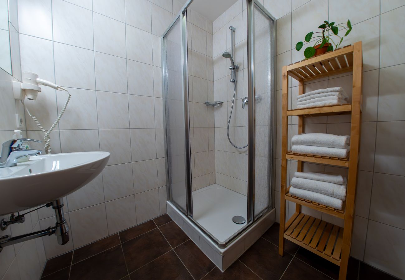 Badezimmer im Appartements MaLo by we rent in Viehhofen